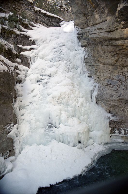 10 Frozen Lower Falls In Johnston Canyon In Winter